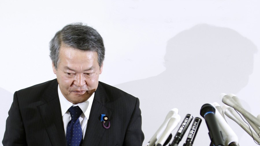 Piada infeliz trama ministro japonês