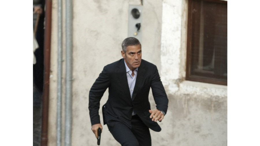 Clooney faz de assassino profissional