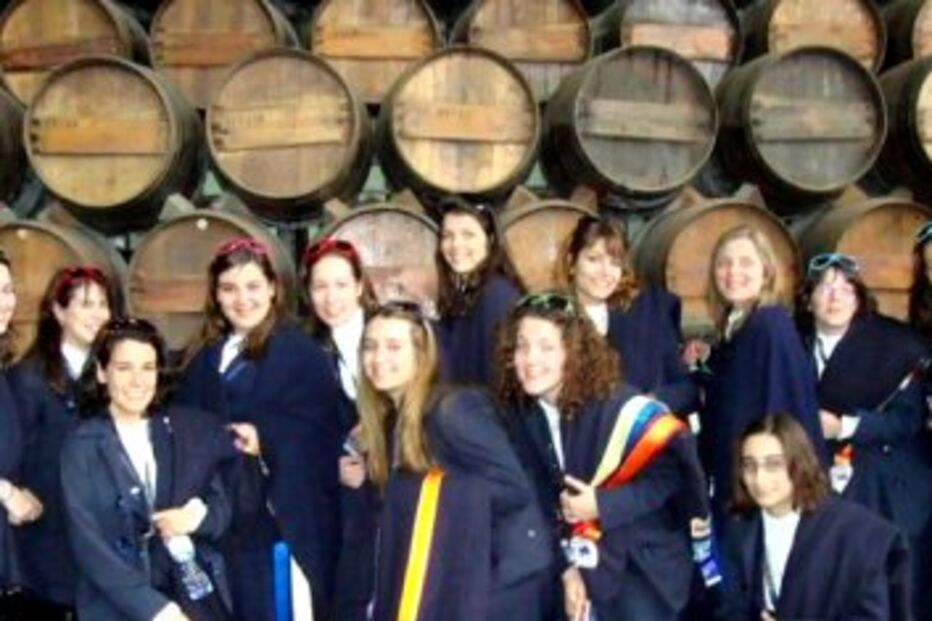 Tunas femininas juntas em festival encantado