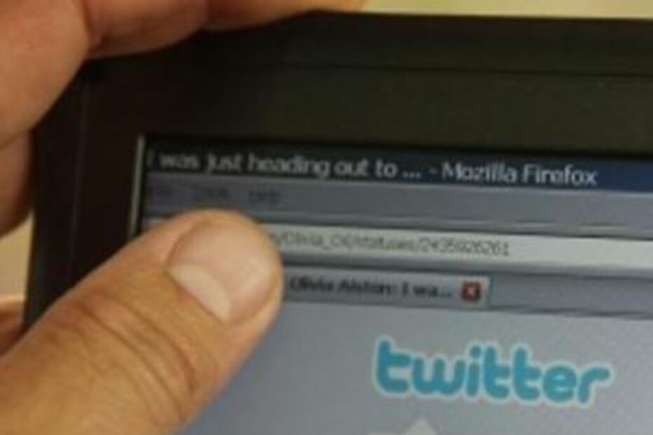 Twitter, google, dicionário, Porto Editora