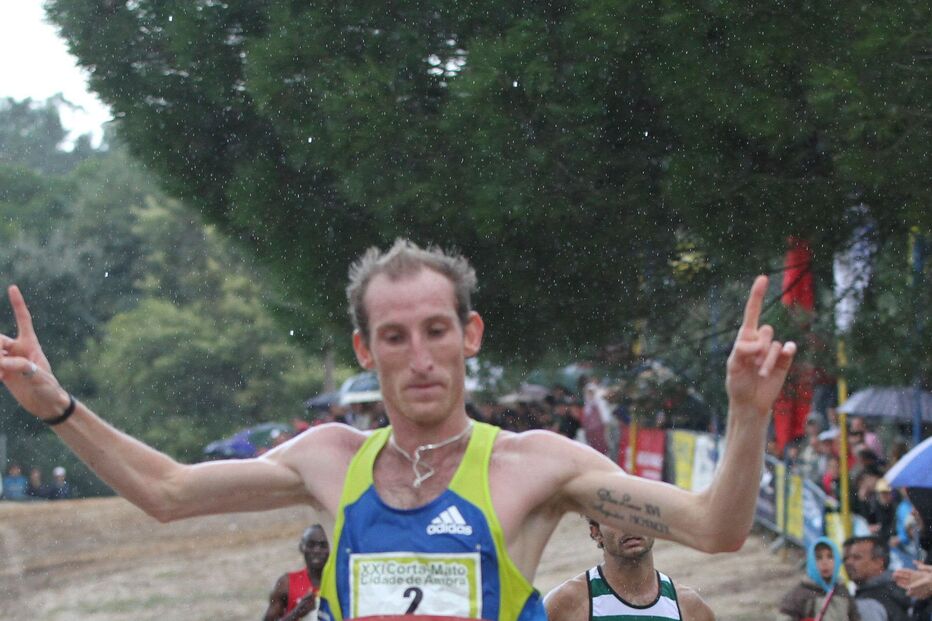 Scott Overal domina na Amora 