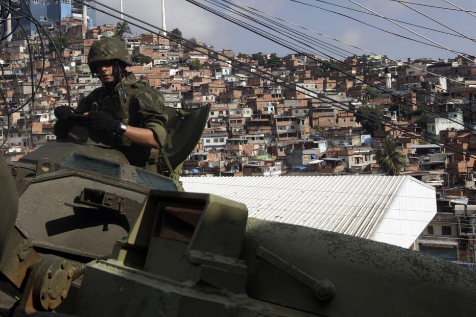 Exército e Polícia Militar tomam favela no Rio de Janeiro