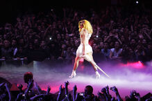 Lady Gaga estreia-se em grande nos palcos portugueses