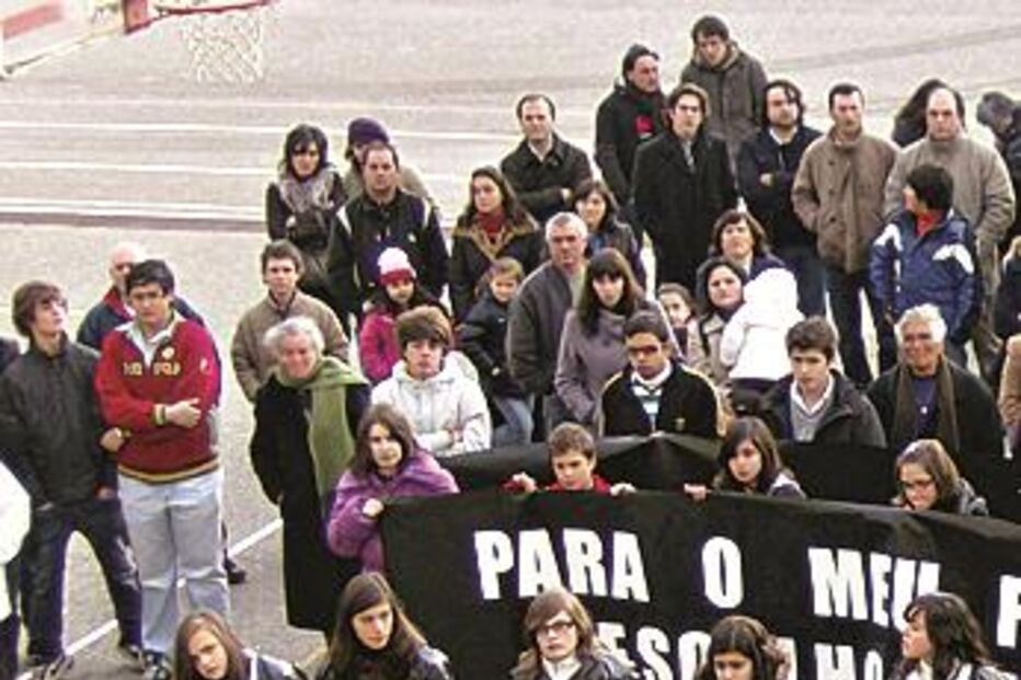 300 juntos em defesa do colégio