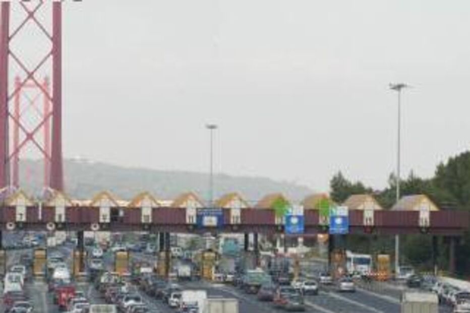 Ponte 25 Abril, IC 19, Lisboa, choque em cadeia, acidente, capotado