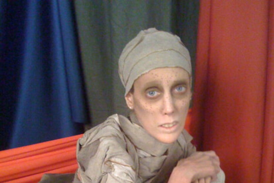 Modelo anoréctica Isabelle Caro morre aos 28 anos