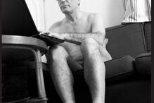 Voluntários despem-se em calendário de alerta à leucemia