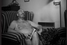 Voluntários despem-se em calendário de alerta à leucemia