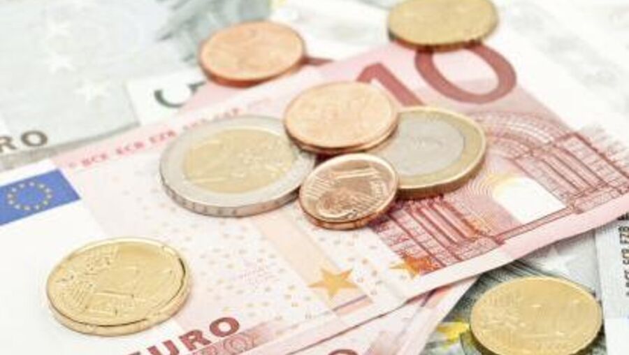 Euro cai para 1,06 dólares, mínimo desde 2017