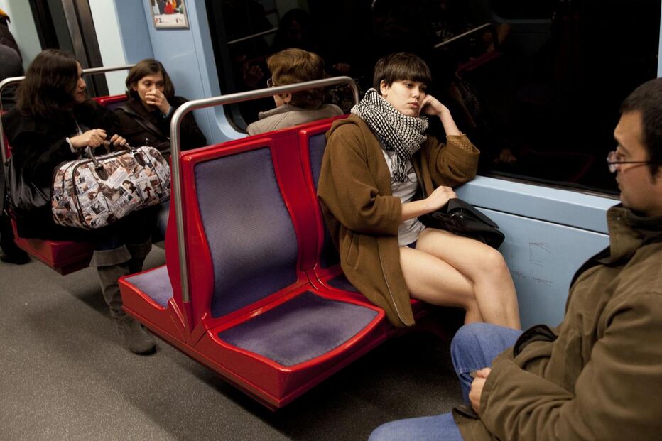 Rebeldes sem calças invadem Metropolitano
