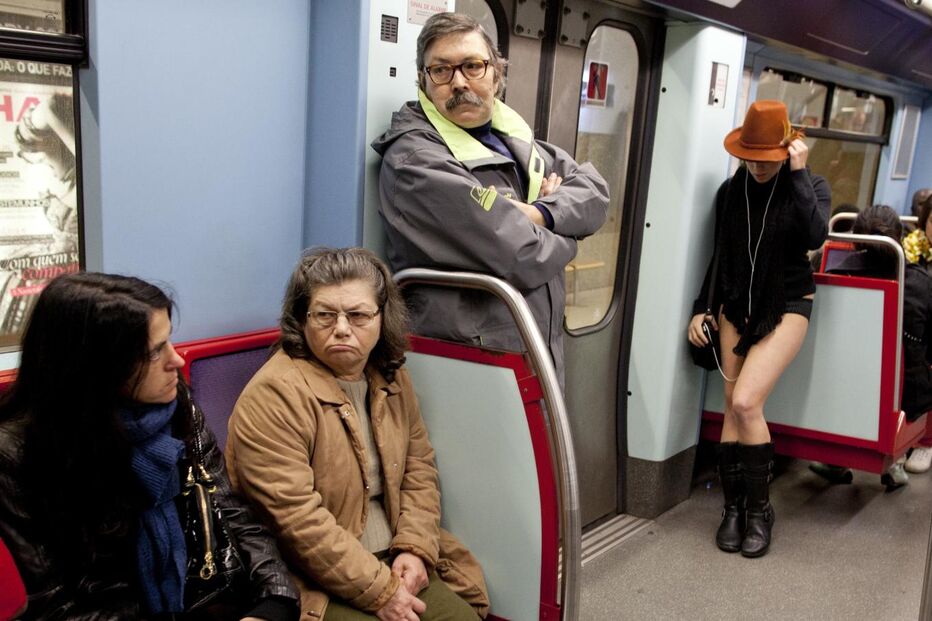 Rebeldes sem calças invadem Metropolitano