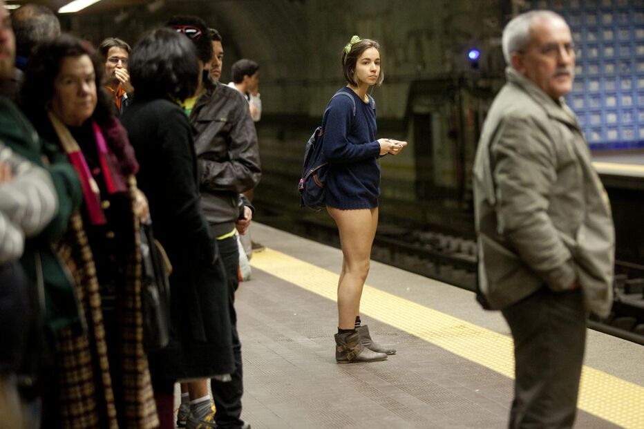 Rebeldes sem calças invadem Metropolitano