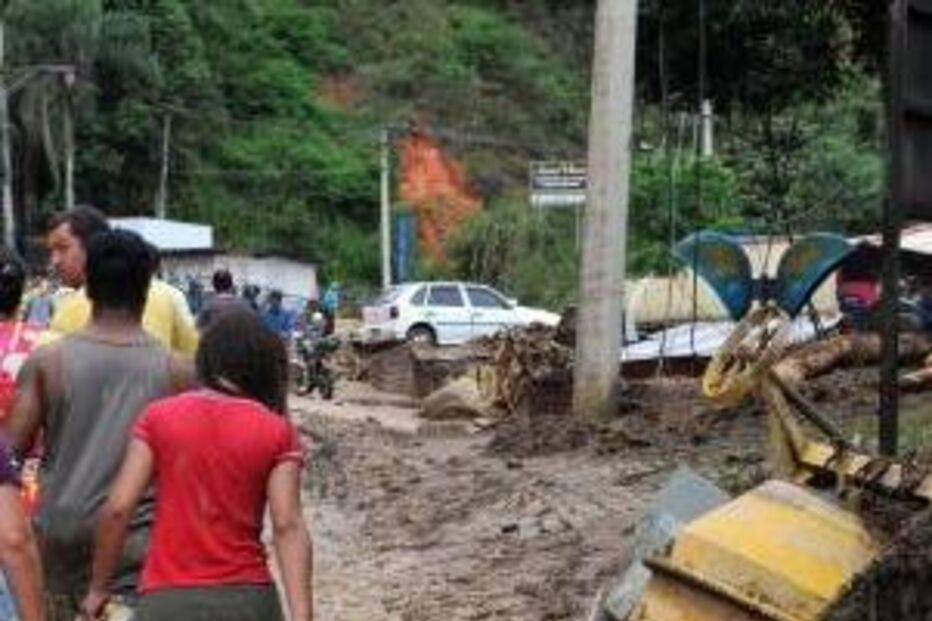brasil, nova friburgo, mau tempo, cheias, helicóptero, acidente