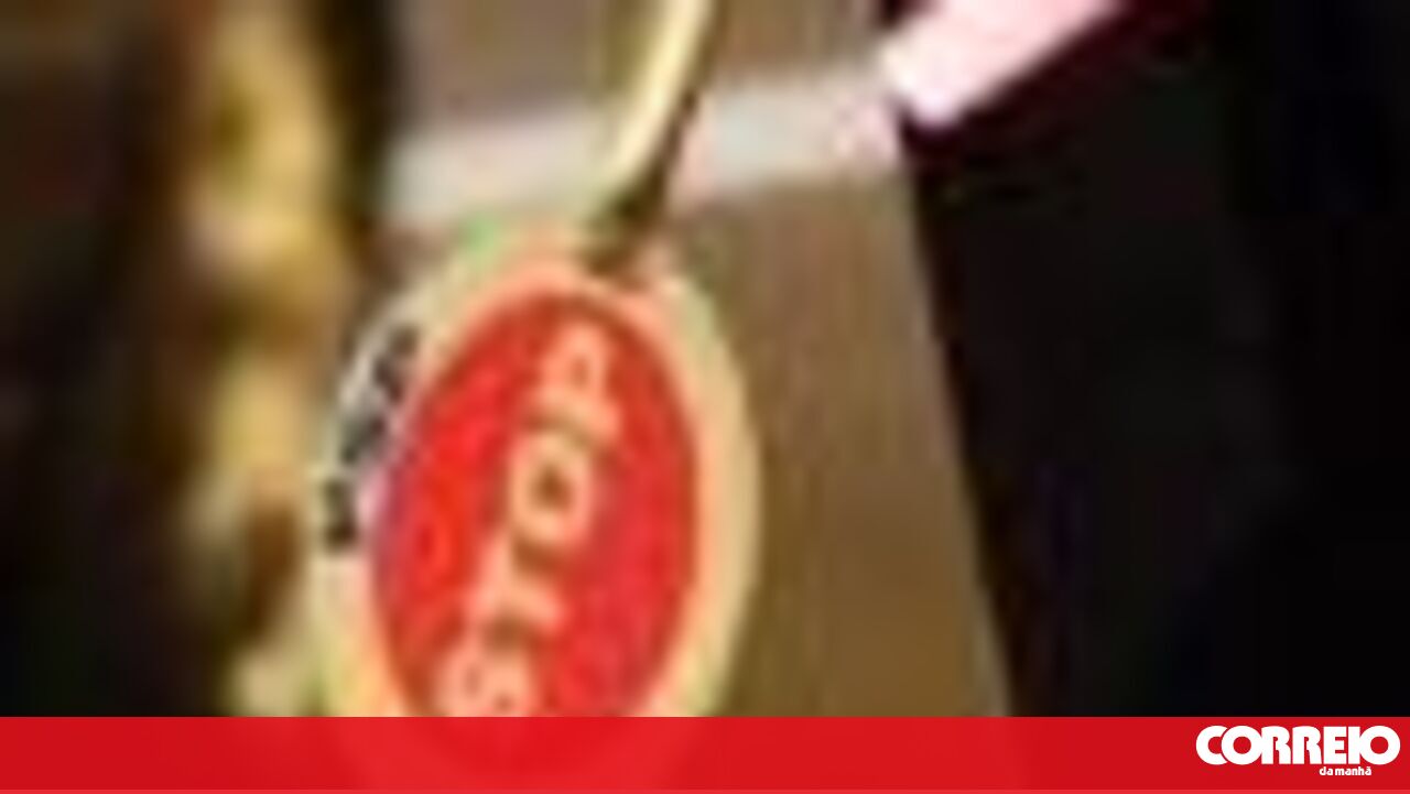 Drunk woman drives the wrong way through Cascais