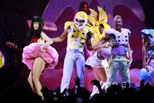 Katy Perry arranca digressão em Lisboa por entre chupa-chupas gigantes