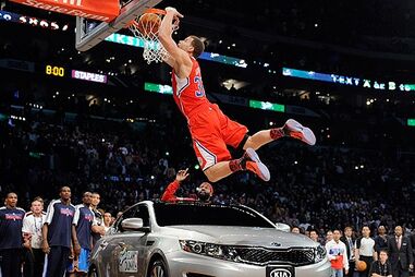 Blake Griffin vence afundanços da NBA voando sobre um carro