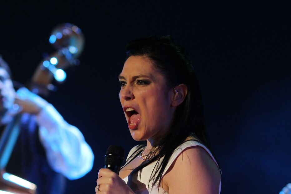 DEOLINDA, MÚSICA, LETRA, CRISE