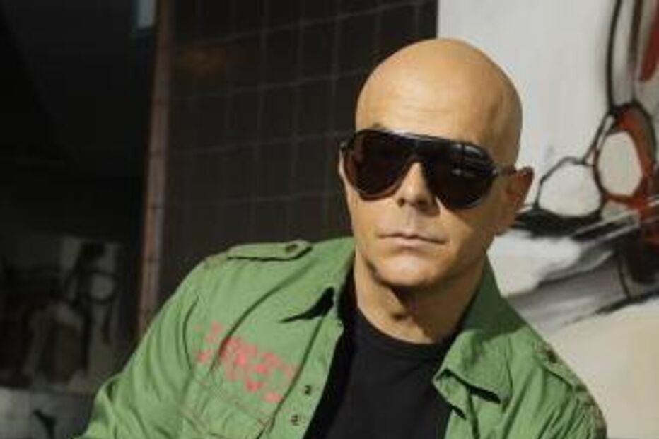 Pedro Abrunhosa, Inês de Medeiros, Pirataria, Indústria fonográfica, Internet, Pedro Ayres de Magalhães, Virgul