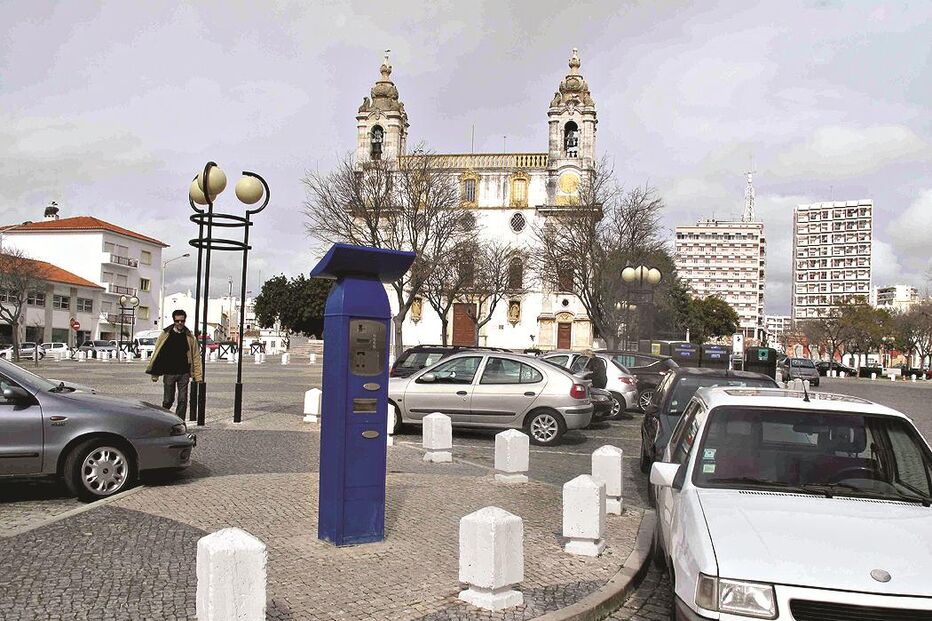 LARGO DO CARMO, ESTACIONAMENTO, FARO, IGREJA