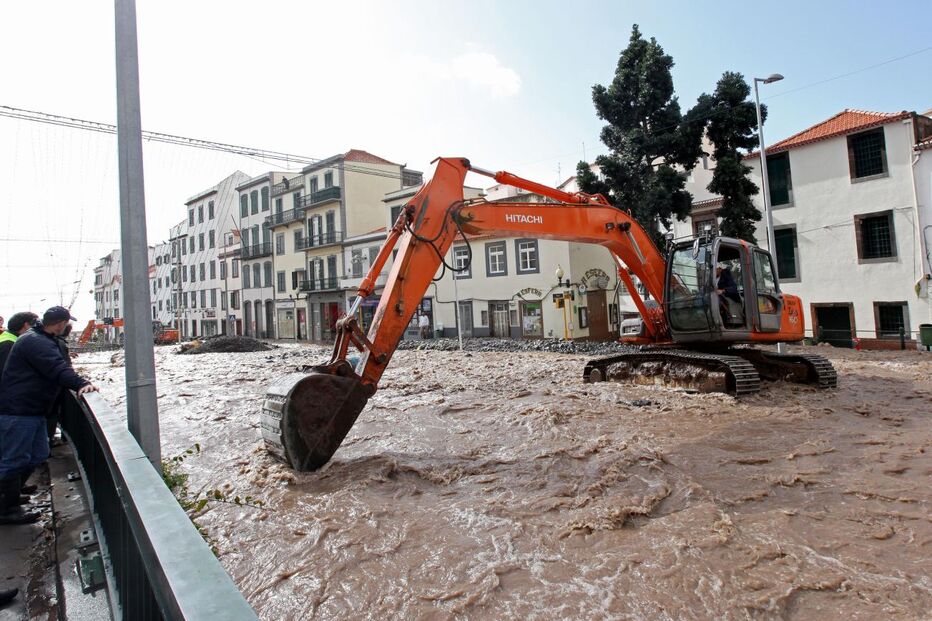 Descubra as diferenças entre o Funchal do dia do temporal e o de hoje
