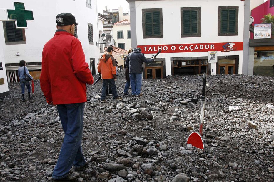 Descubra as diferenças entre o Funchal do dia do temporal e o de hoje