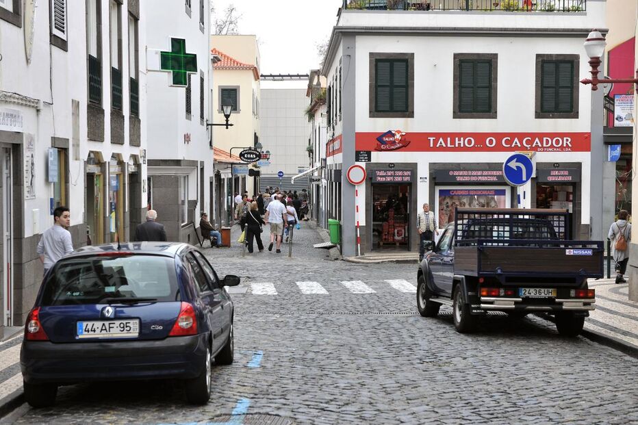 Descubra as diferenças entre o Funchal do dia do temporal e o de hoje