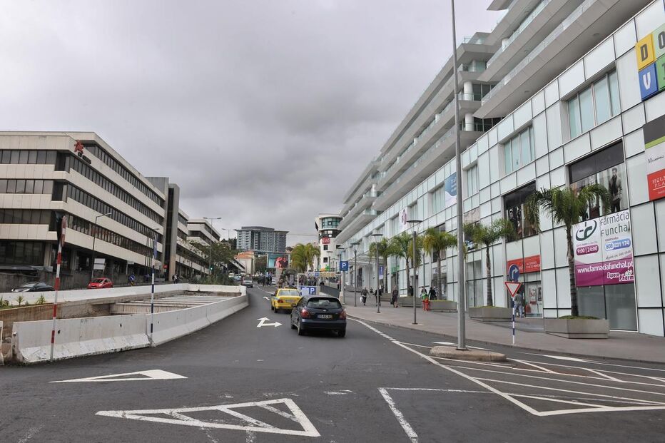 Descubra as diferenças entre o Funchal do dia do temporal e o de hoje