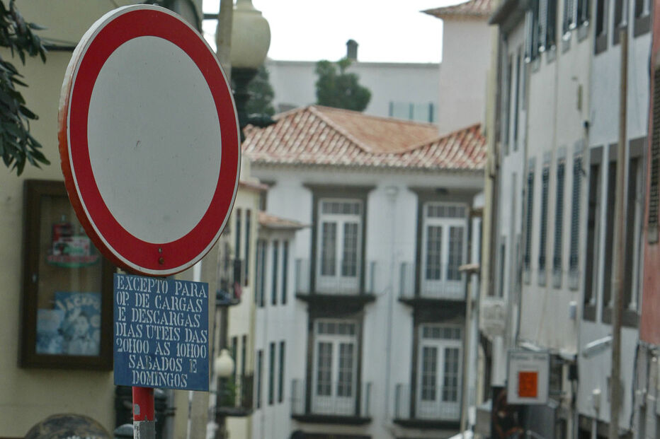 Descubra as diferenças entre o Funchal do dia do temporal e o de hoje