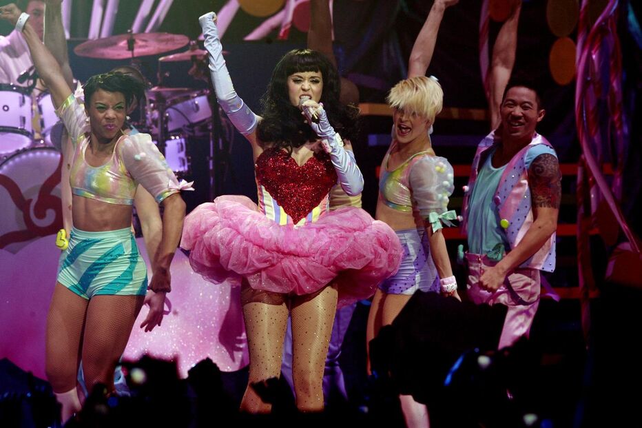 Katy Perry arranca digressão em Lisboa por entre chupa-chupas gigantes