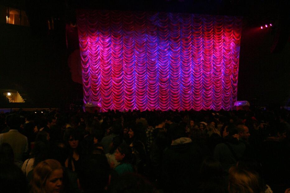 Katy Perry arranca digressão em Lisboa por entre chupa-chupas gigantes