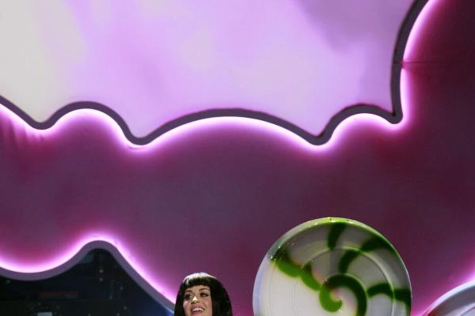Katy Perry arranca digressão em Lisboa por entre chupa-chupas gigantes