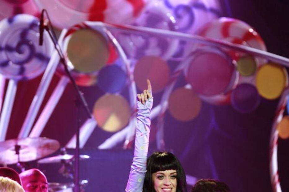 Katy Perry arranca digressão em Lisboa por entre chupa-chupas gigantes