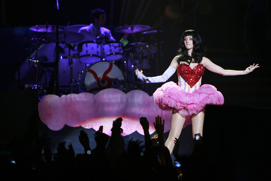 Katy Perry arranca digressão em Lisboa por entre chupa-chupas gigantes