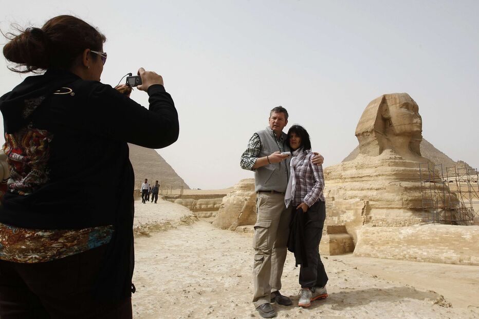 Dezoito dias após a queda de Hosni Mubarak, o Egipto regressa à normalidade e os turistas continuam a visitar as maravilhas do país. (Amr Abdallah Dalsh/Reuters)