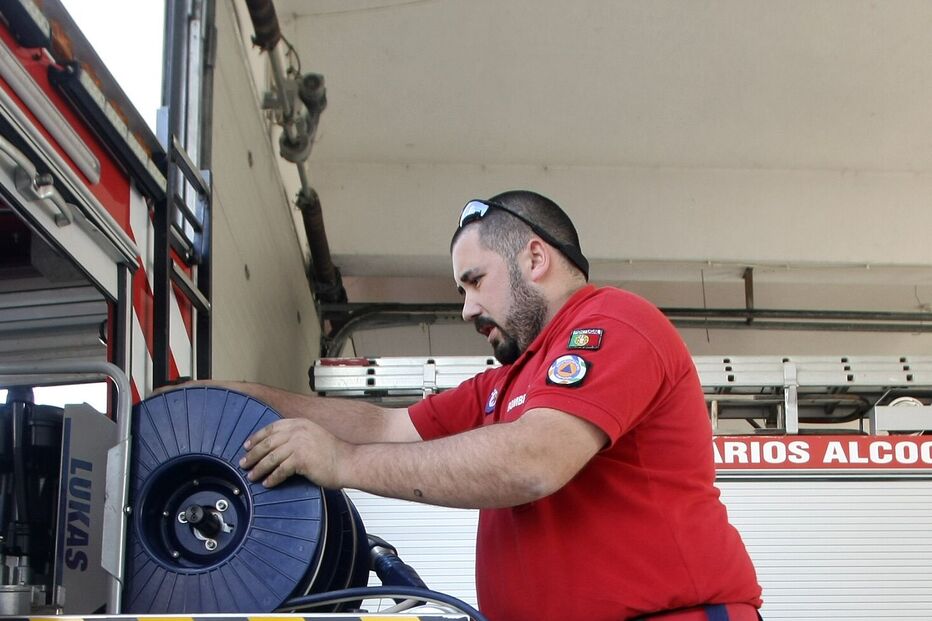 BOMBEIROS, CRISE, DESPEDIMENTOS, TRANSPORTE, DOENTES