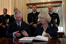 Carlos e Camilla informais e descontraídos em Lisboa