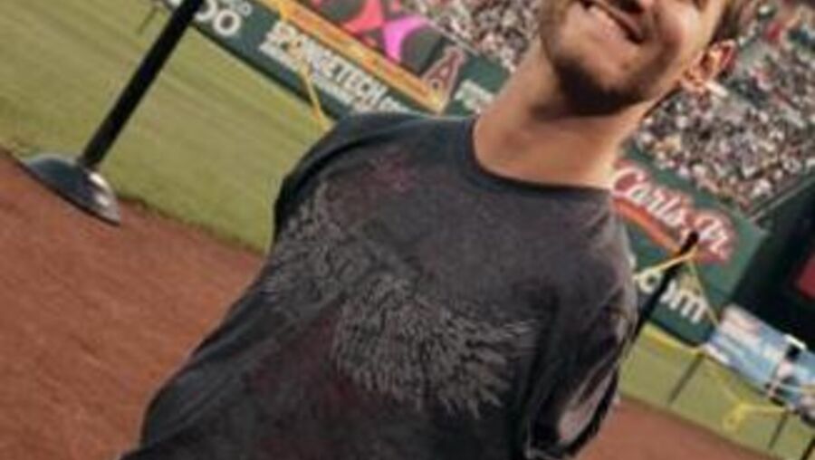 Homem sem braços e pernas dá lição de vida VÍDEO) Insólitos Correio da Manhã