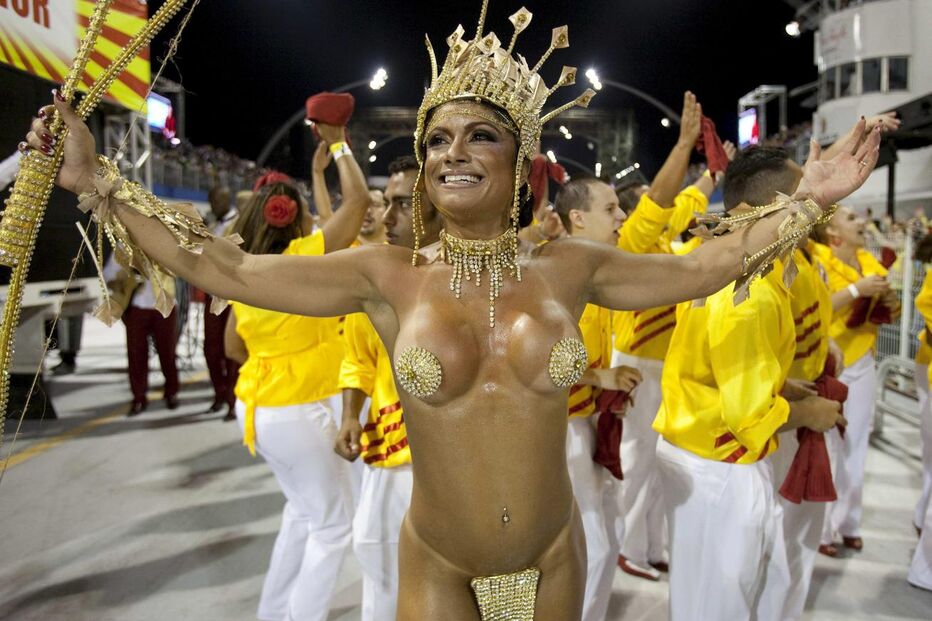 Mulheres bonitas, samba, muita cor e pouca roupa no Carnaval brasileiro
