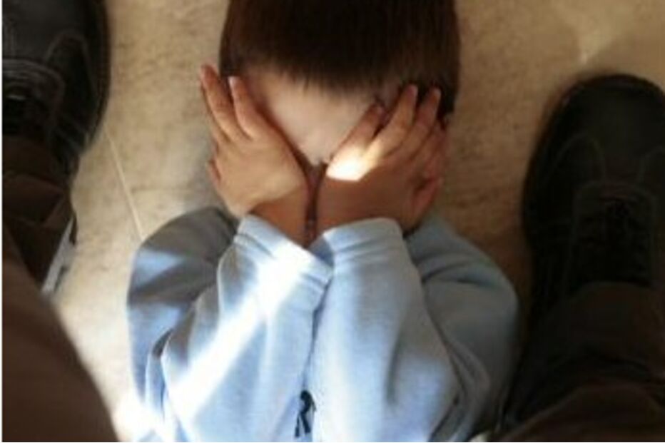 crianças, maus tratos, relatório, apoio