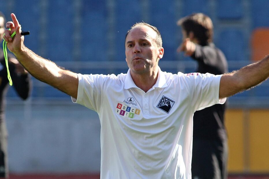 Ulisses Morais chama Bischoff e Pedro Costa  