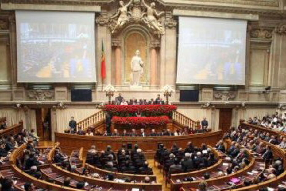 parlamento, 25 de abril, sessão solene, governo, demissão