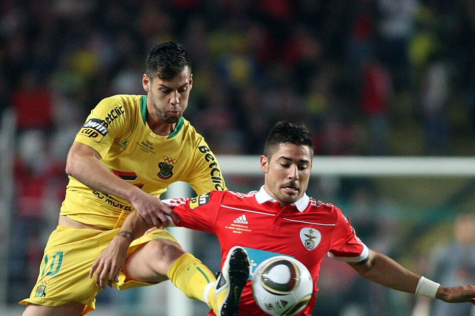 Vitória não cala contestação a Jesus   