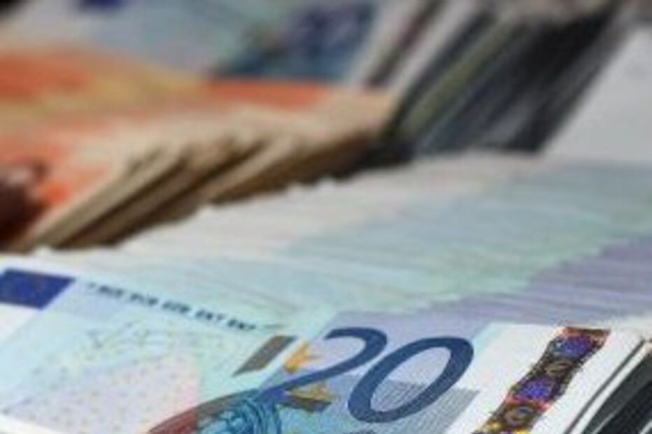 ministério público, burla qualificada, falsificação, venda, terrenos