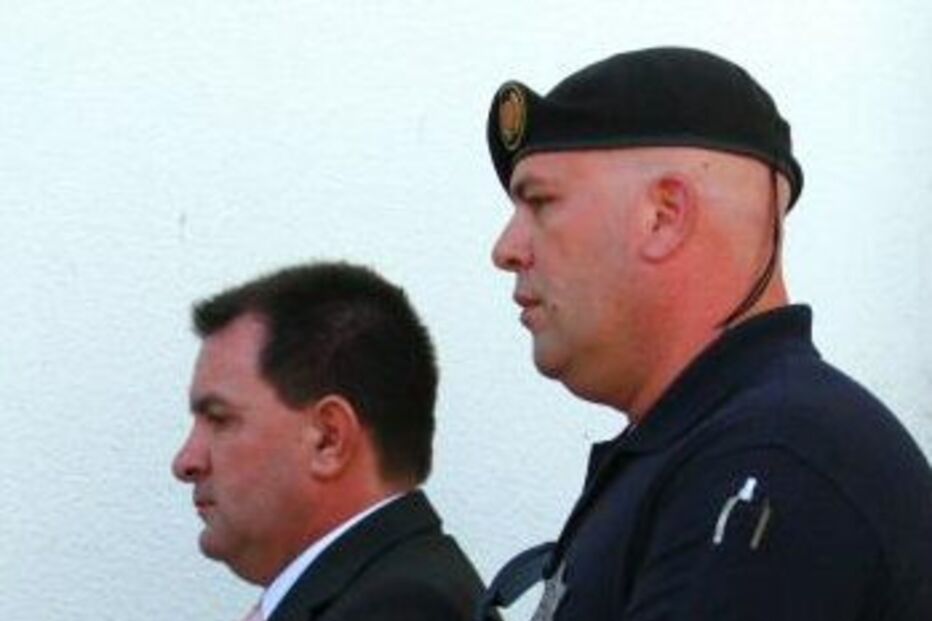 Justiça; Tribunal; Sentença; Multa; Rei Ghob