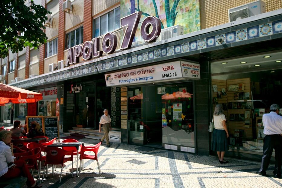 O Centro Apolo 70, Lisboa, comemora hoje 40 anos. O Apolo 70 foi o “maior centro comercial da Europa” nos anos 1970, segundo o seu director, e mantém ainda hoje o ‘Pinto’s Cabeleireiro’, famoso entre os políticos. Sá Carneiro, Mota Pinto, Cavaco Silva e Mário Soares são alguns dos que por ali passaram.(tiago petinga/lusa)