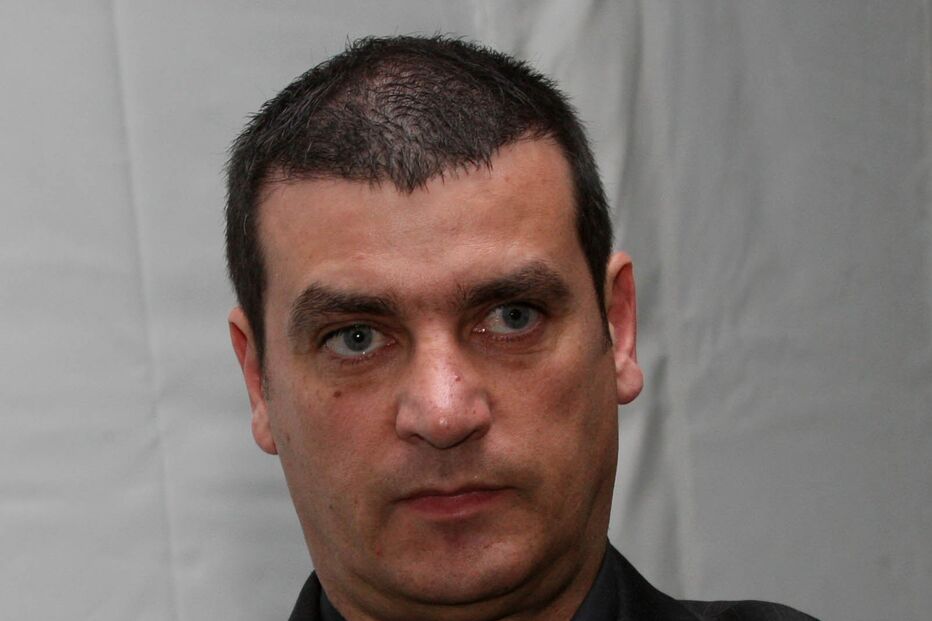Carlos Azenha: Treinador demite-se 