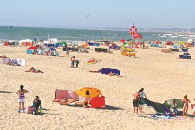 ESMORIZ, PRAIA, INTERDITA