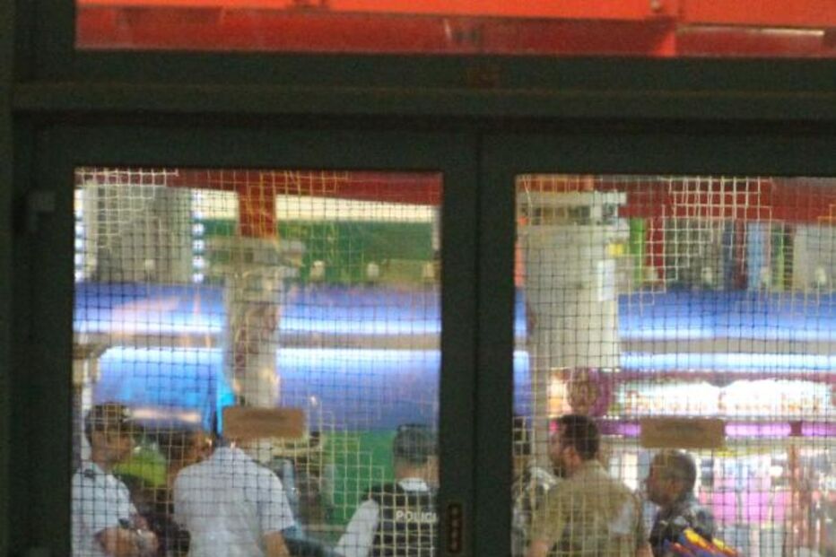 TIROTEIO, LISBOA, CENTRO COMERCIAL COLOMBO