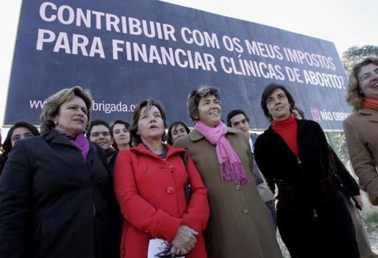 Campanha pelo 'não' no referendo à nova lei da interrupção voluntária da gravidez foi abraçada por Nogueira Pinto