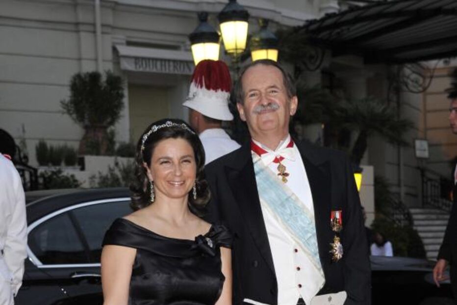 Mónaco celebra amor de Alberto e Charlene 